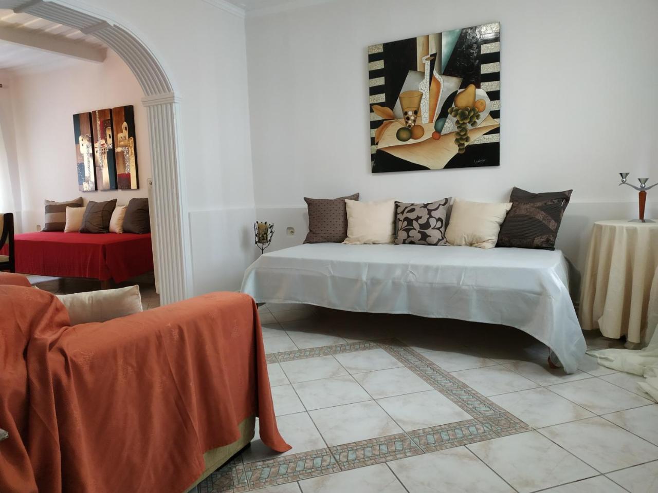Gio Iii Apartment